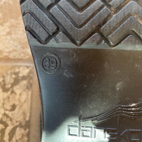 Beautiful tooled leather clogs - Picture 3 of 5